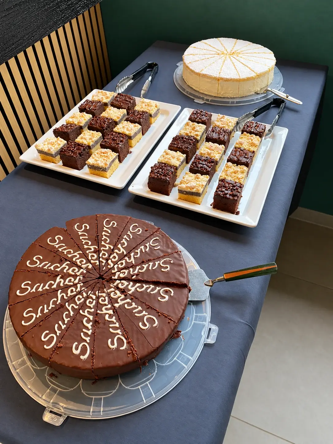 Verschiedene Kuchen auf dem Buffet
